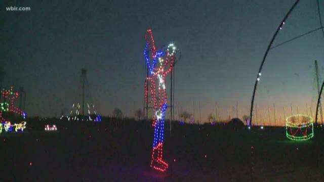 Shadracks Christmas Lights 2022 Shadrack's Christmas Wonderland Shows Off New Tunnel Of Lights | Wbir.com